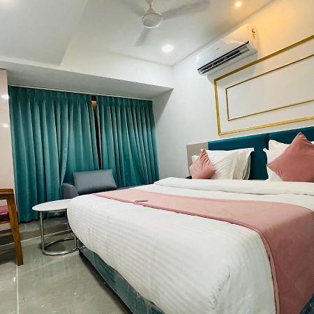 Hotel The Vital Surat Bagian luar foto