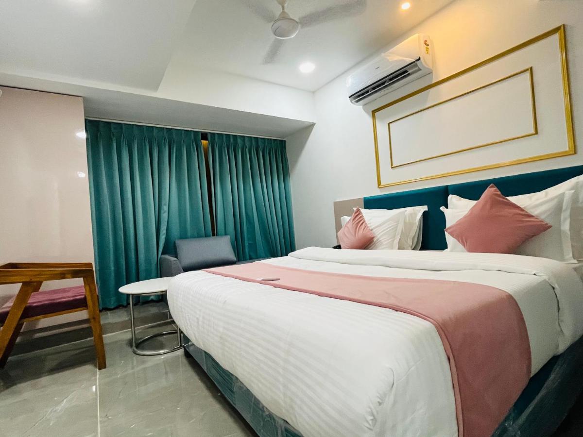 Hotel The Vital Surat Bagian luar foto