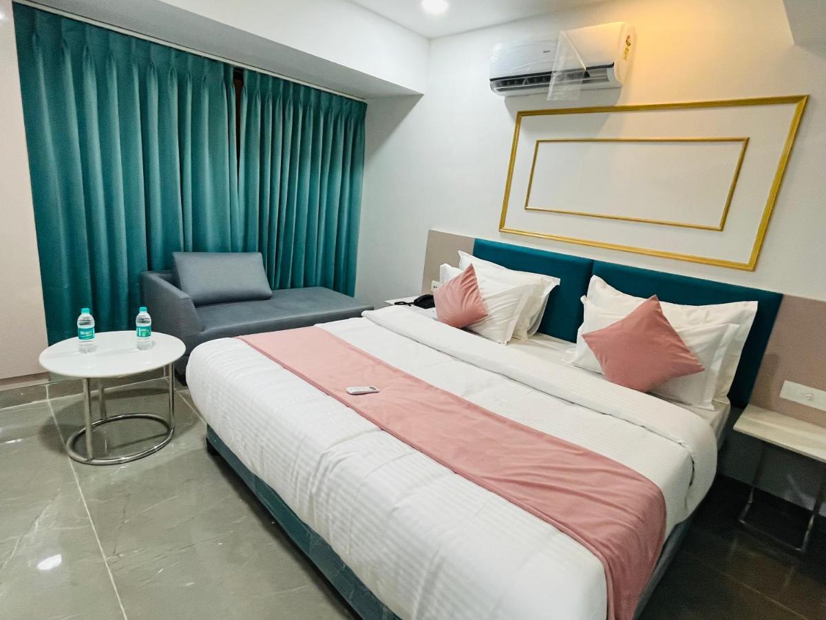 Hotel The Vital Surat Bagian luar foto