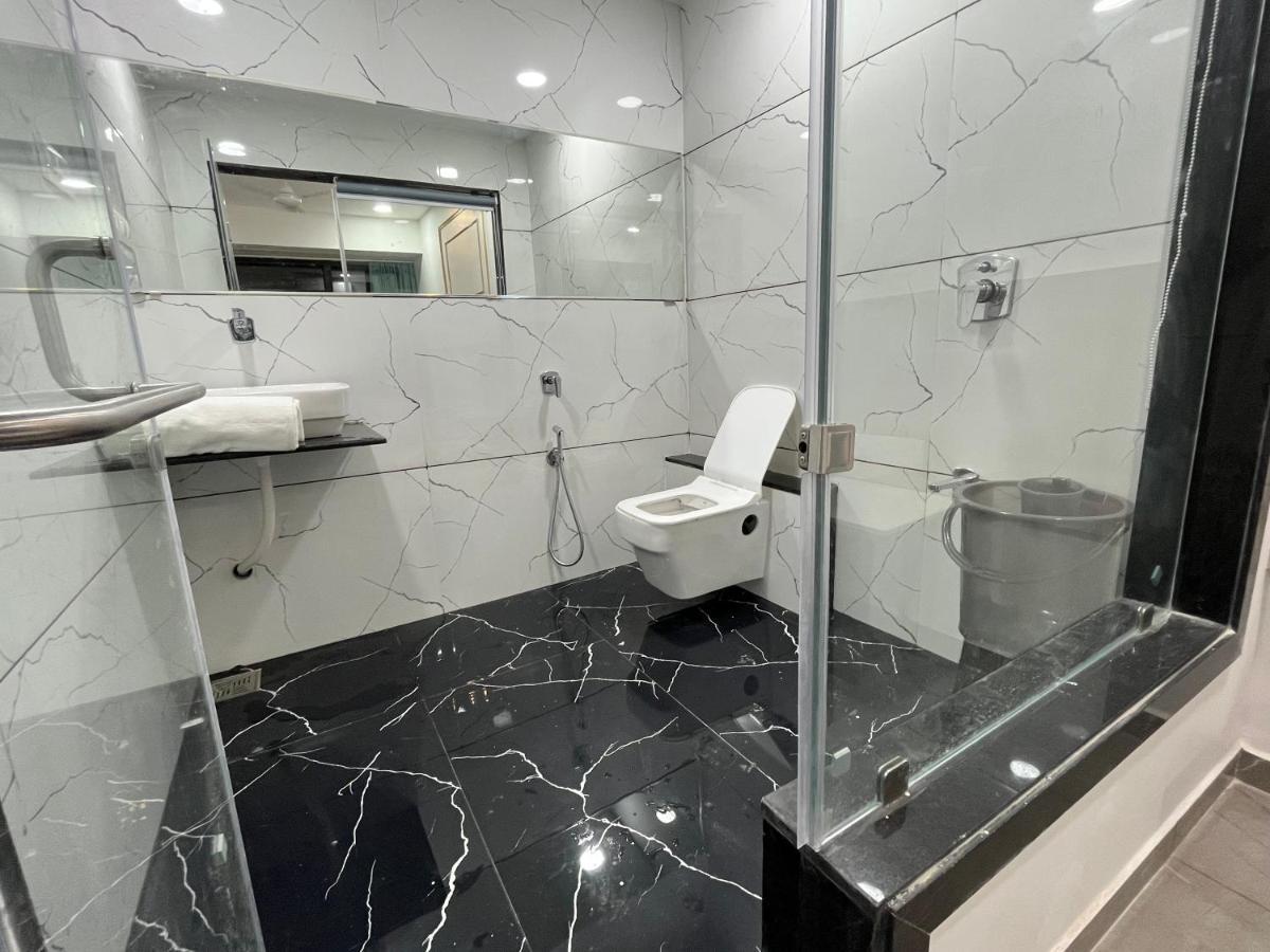 Hotel The Vital Surat Bagian luar foto