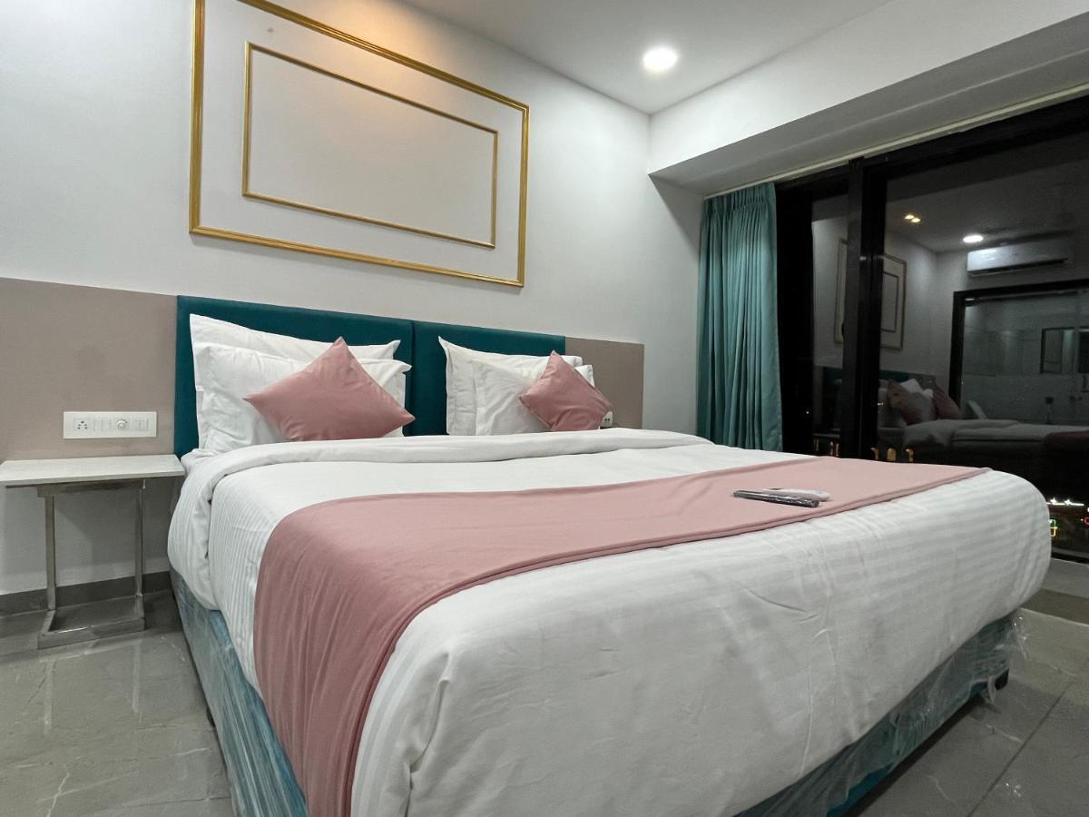 Hotel The Vital Surat Bagian luar foto
