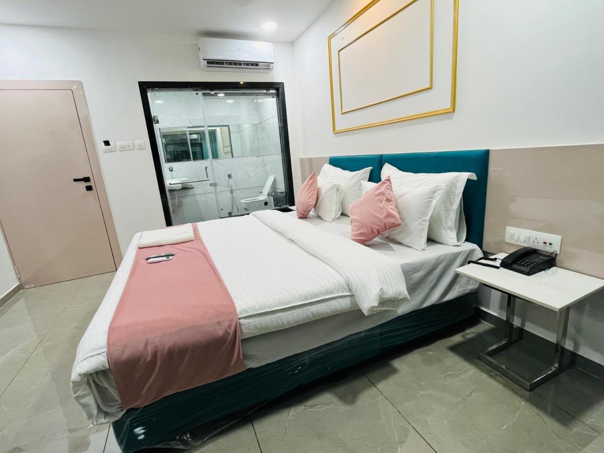 Hotel The Vital Surat Bagian luar foto
