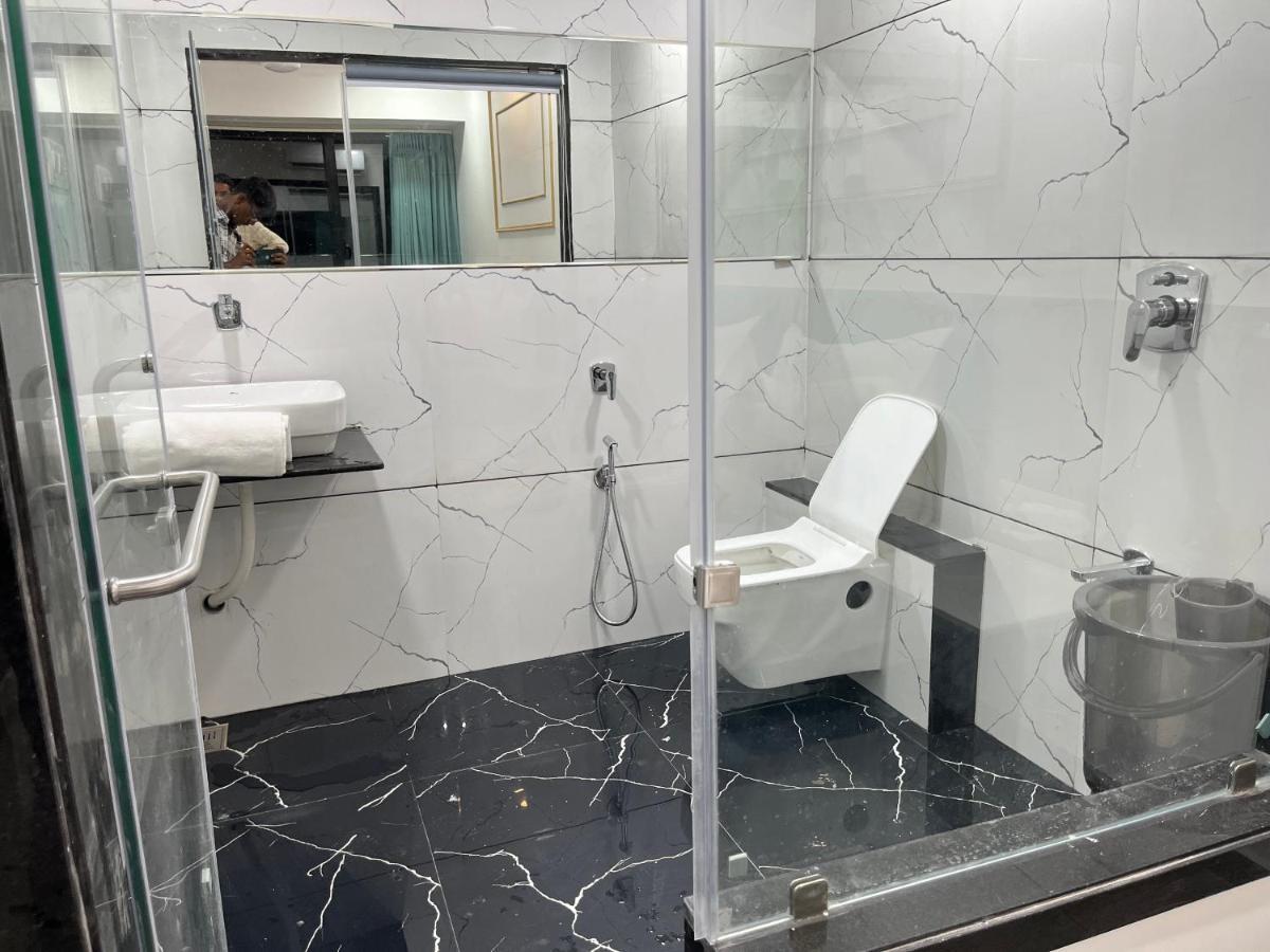 Hotel The Vital Surat Bagian luar foto