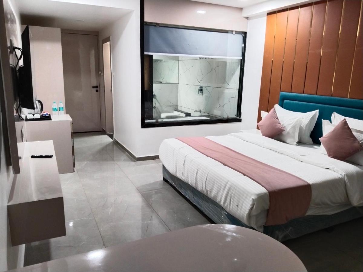 Hotel The Vital Surat Bagian luar foto